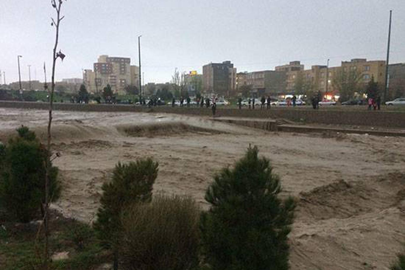 İran'da sel: 18 ölü 12 yaralı İran'da sel: 18 ölü 12 yaralı